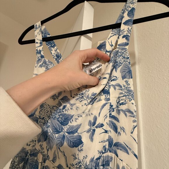 Beautiful blue and white reformation midi dress - Picture 3 of 4